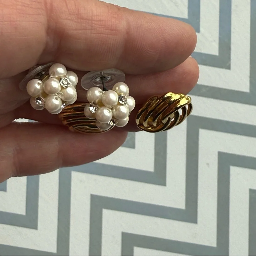 2 Pairs Post Earrings Costume Quality